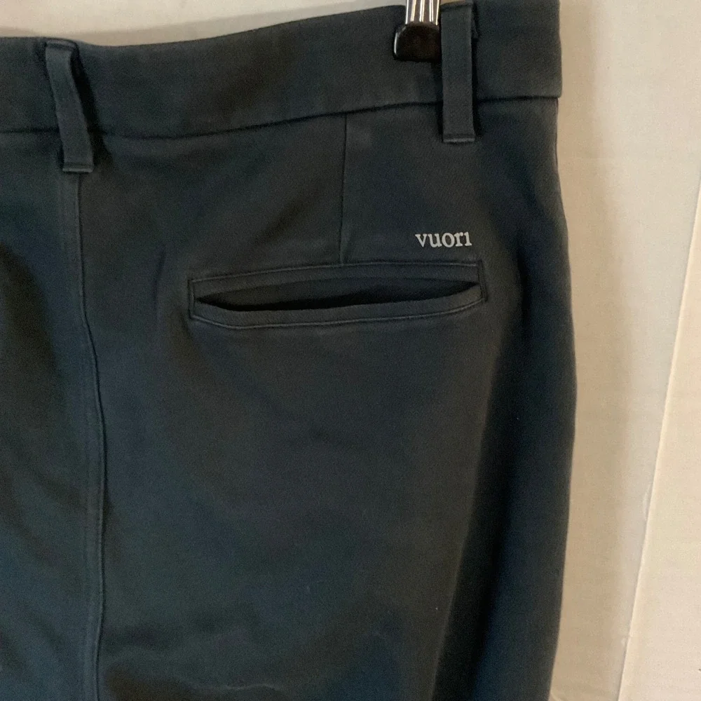 Vuori Mens Aim Pant V420 black Performance Chino Slim Fit Size 32
